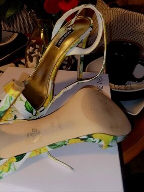 Nine West White Floral Slingback Heels with Yellow Accents